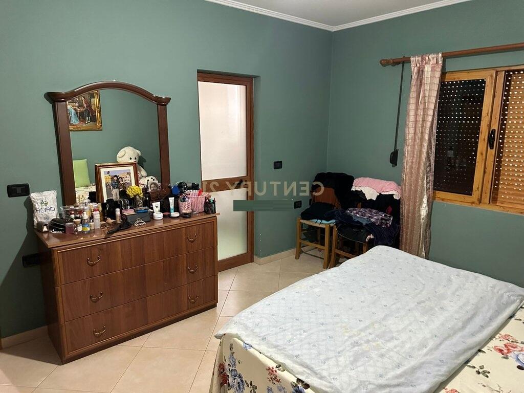 AFFITTASI APPARTAMENTO 2+1+2 IN VIA GRAMOZ PASHKO