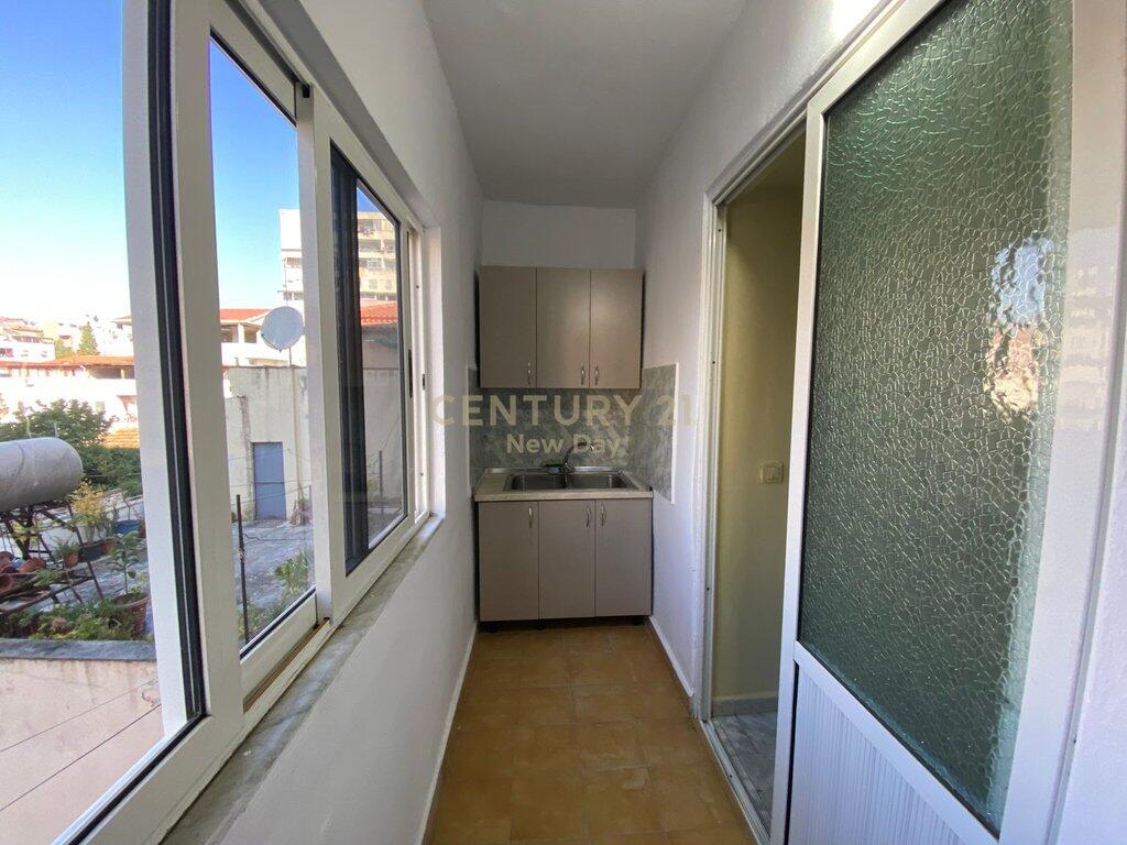 JEPET APARTAMENT 2+1 ME QIRA NE QENDER TE DURRESIT!