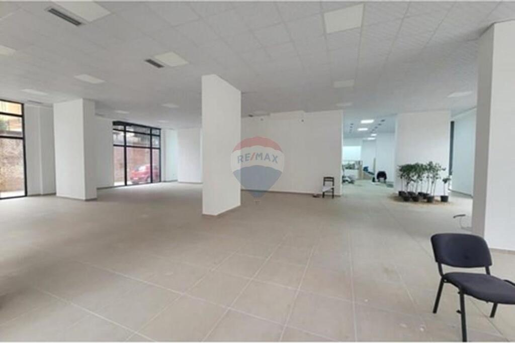 Business Premises for Sale on Barrikadave Street !