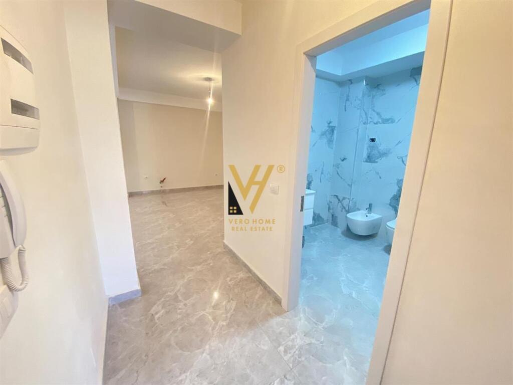 OFFICE 106 M2 FOR RENT ON RESHIT ÇOLLAKU STREET 750 EURO