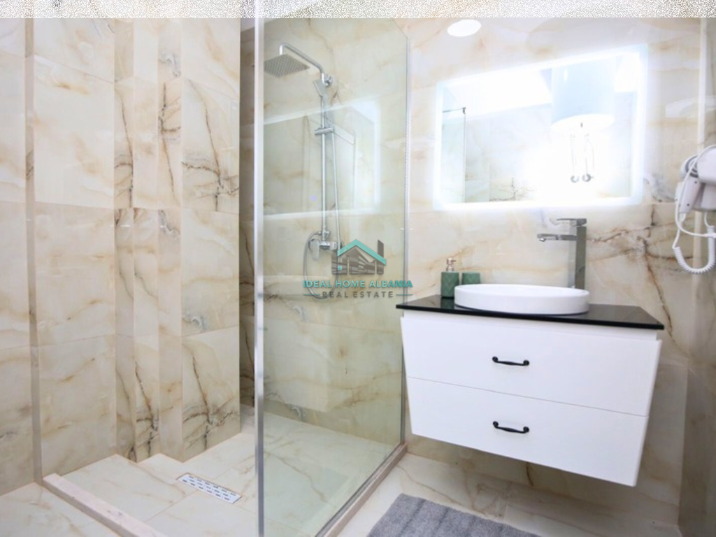 Apartament 2+1 për Qira – Marina Bay, Vlorë.