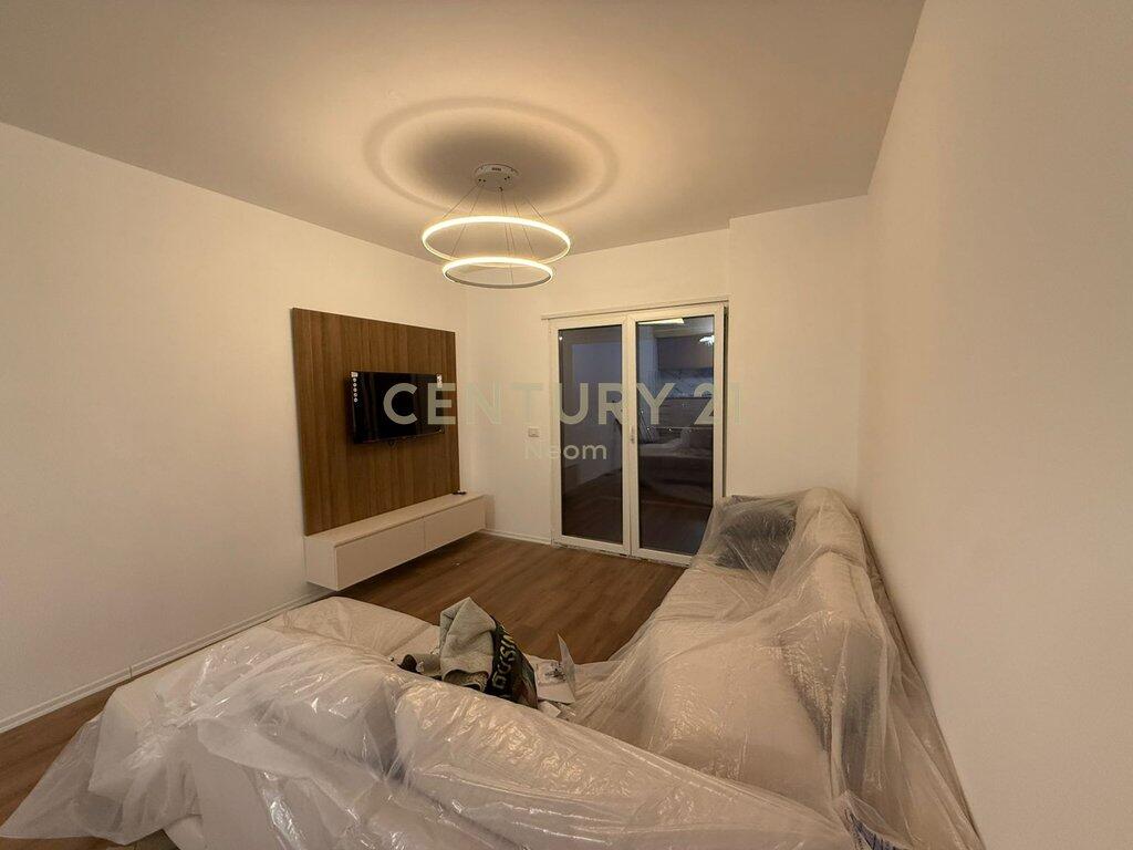 Jepet me qira apartament 2+1+2+ Parkim te Kodra e Diellit 900 € /Muaj
