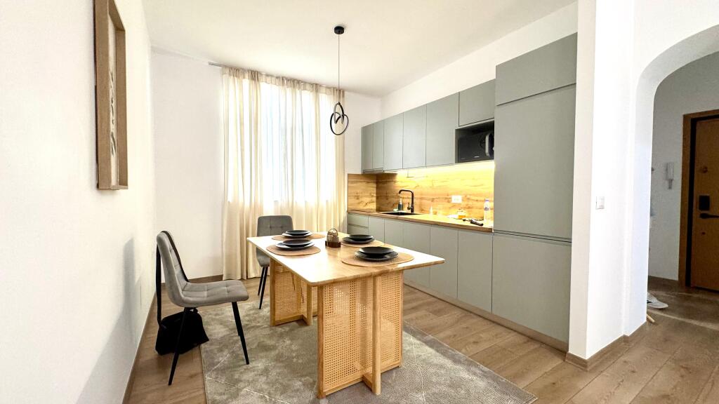 🏡 Jepet apartament 2+1 me qira ne Qendren e Tiranes