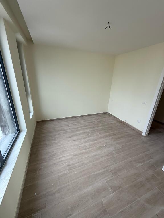 APARTAMENT 3+1 PER SHITJE PRANE BULEVARDIT TE RI