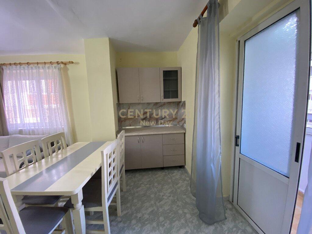 JEPET APARTAMENT 2+1 ME QIRA NE QENDER TE DURRESIT!