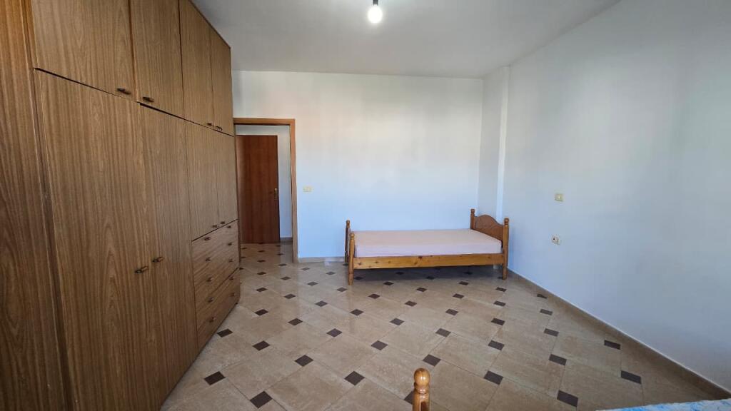 me qira apartament (2+1) spacioz , Rr.Frang Bardhi