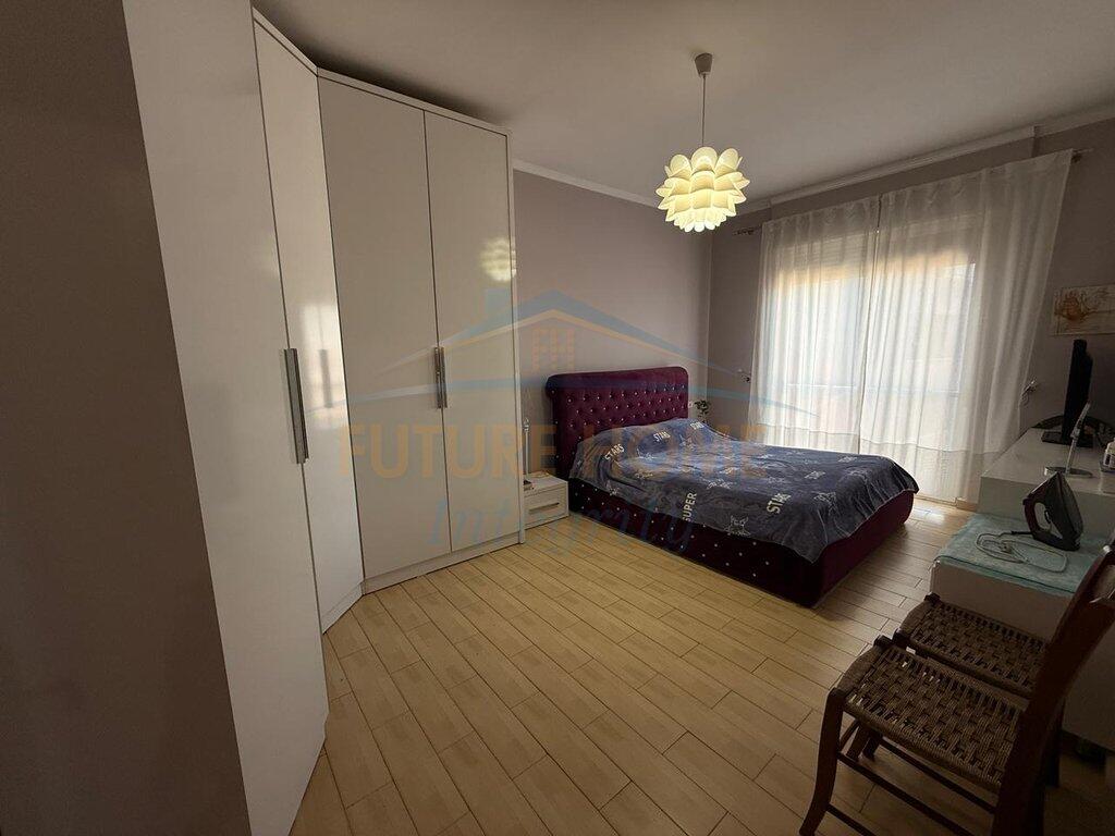 Shitet Apartament 2+1, Pazar i Ri