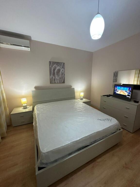 Ish-Fusha e Aviacionit,jepet me qira apartament 2+1! 650 Euro