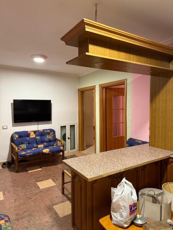 🏢In the Xhamllik area, near the Albanian Post Office, a 2+1+2 furnished apartment is for rent, 70,000 Leke