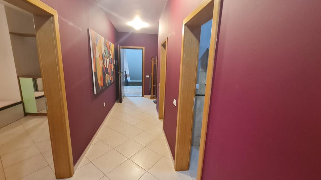 Apartament Me qira 2+1 Te Rr. Kavajes pranë Kishës Katolike
