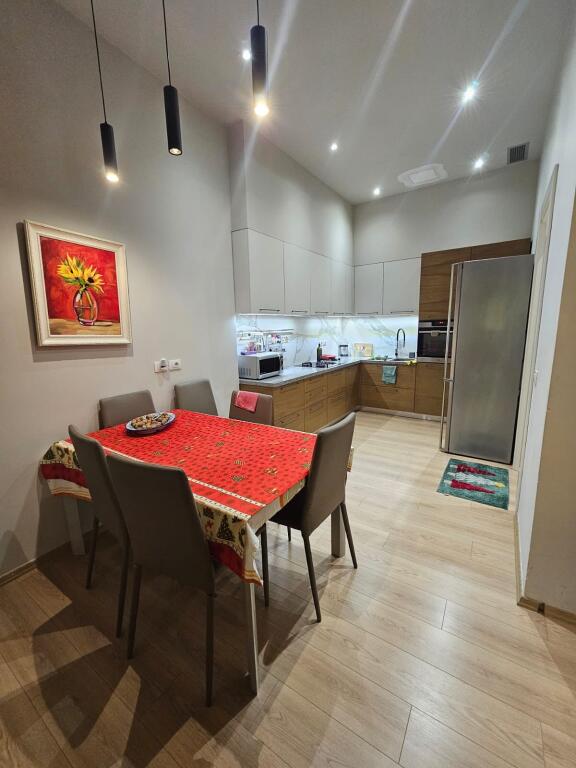📍 SHITET APARTAMENT LUKSOZ 3+1+2 - Rruga Peti! 🏠✨