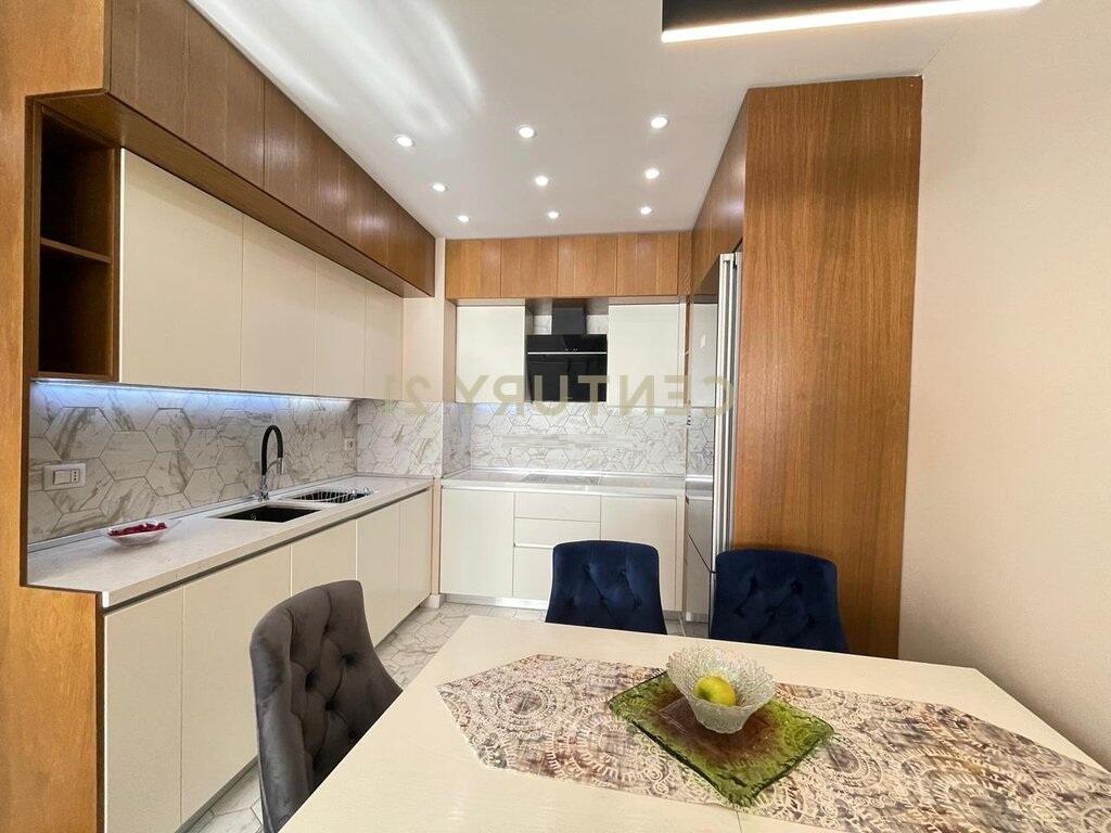 Ofrohet Apartament Modern 3+1+2, Rezidenca TOWER BRIDGE 3!