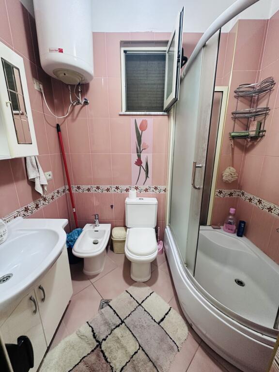Jepet Me Qera Apartament 1+1+1 Ballkon