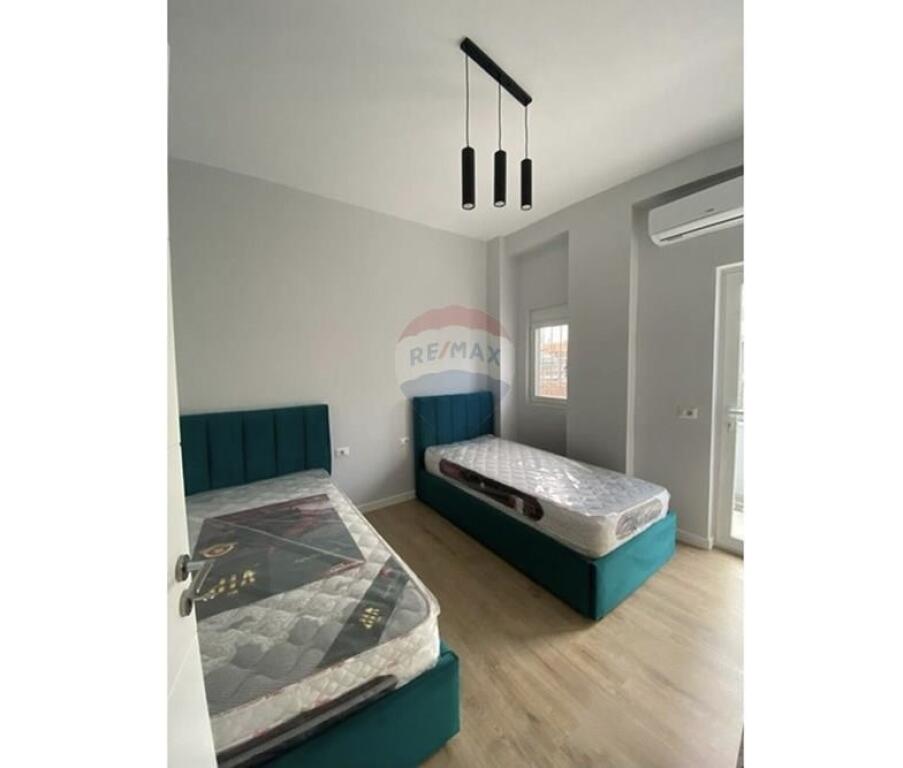 Jepet me qera apartament 2+1 tek 21 dhjetori