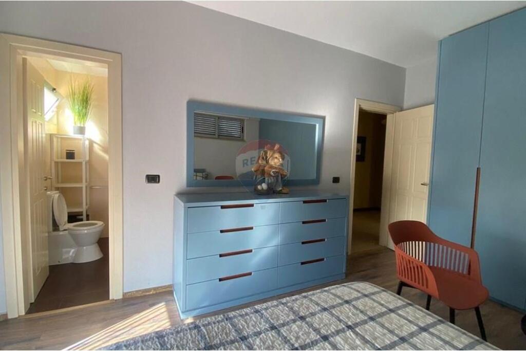 2+1+2+kuzhine te vecuar tek Hoxha Tahsin