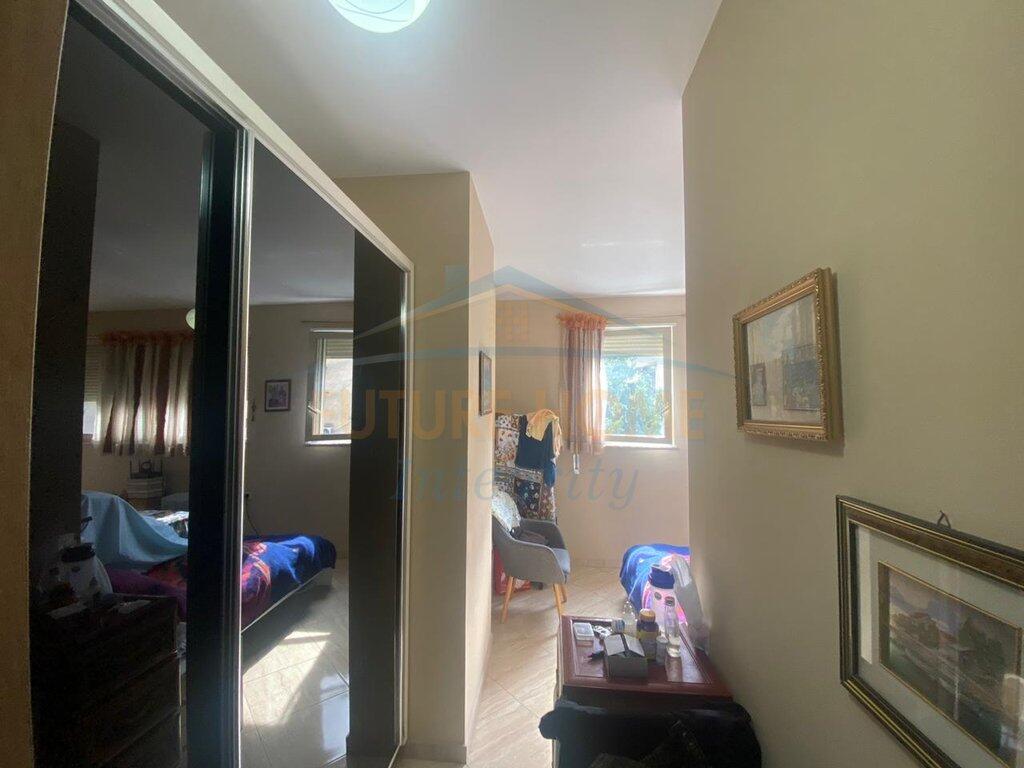 Shitet, Apartament 1+1, Ish Tregu Elektrik, Tiranë.