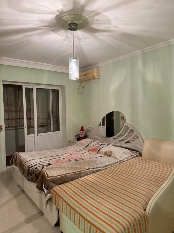 🏢In the Xhamllik area, near the Albanian Post Office, a 2+1+2 furnished apartment is for rent, 70,000 Leke