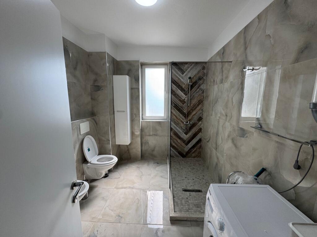 Jepet apartament 3+1+2 me qira te Ish Ekspozita