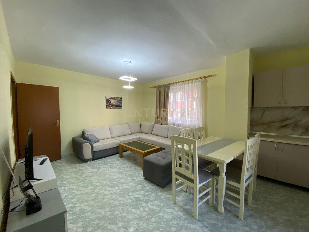 JEPET APARTAMENT 2+1 ME QIRA NE QENDER TE DURRESIT!