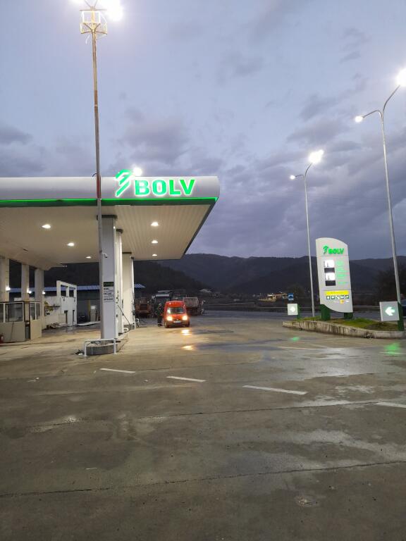 Jepet me qera karburant + lokal + magazine ne RUBIK AUTOSRTADE 500 WU