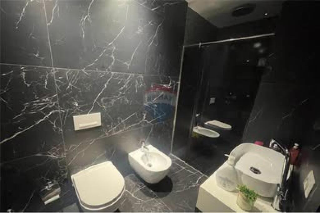 Shitet Apartament 3+1+2 tek Komuna e Parisit