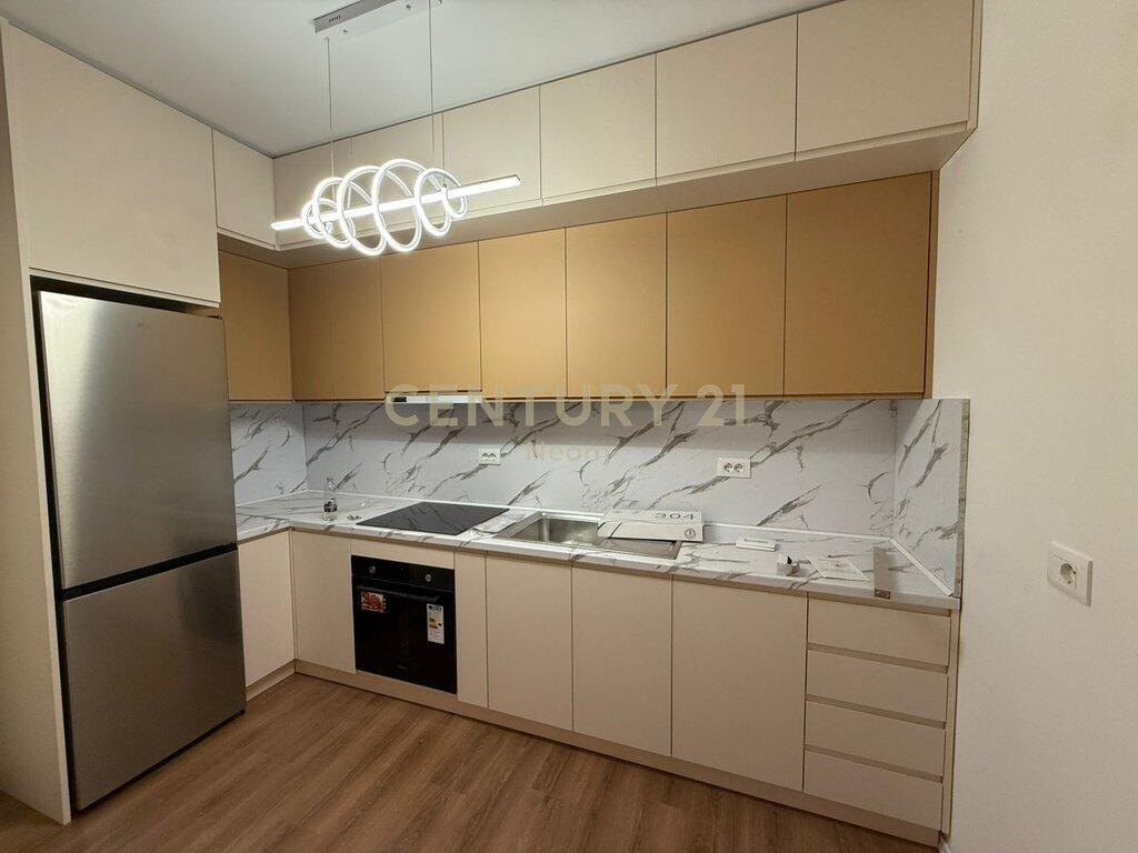 Jepet me qira apartament 2+1+2+ Parkim te Kodra e Diellit 900 € /Muaj