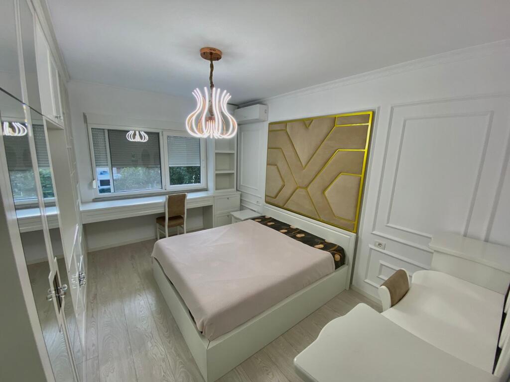 Jepet me qera apartament 3+1+Aneks+Ballkon