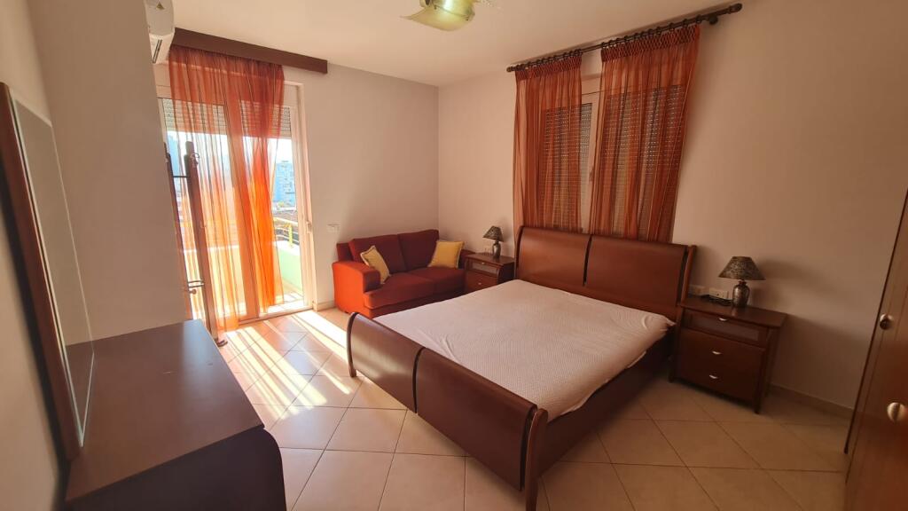 Apartament Me qira 2+1 Te Rr. Kavajes pranë Kishës Katolike
