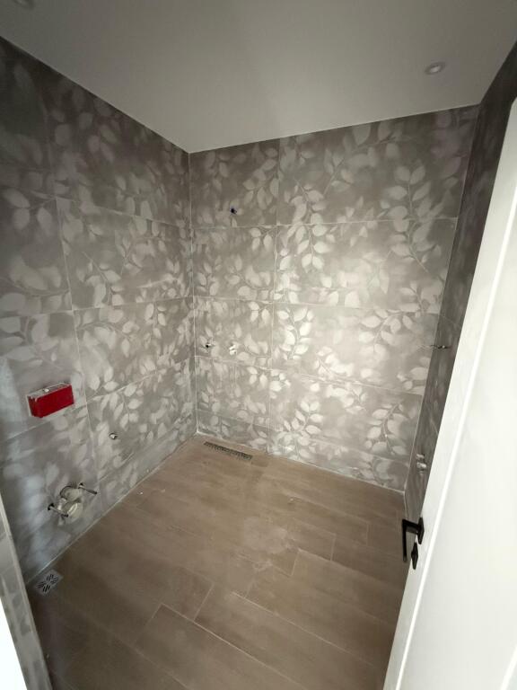 APARTAMENT 3+1 PER SHITJE PRANE BULEVARDIT TE RI