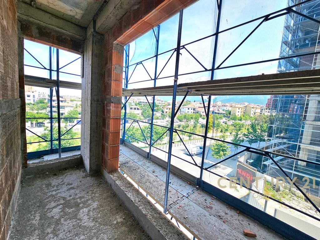 SHITET APARTAMENT 2+1+2 + depo, NE ALI DEM (BULEVARDI BAJRAM CURRI)