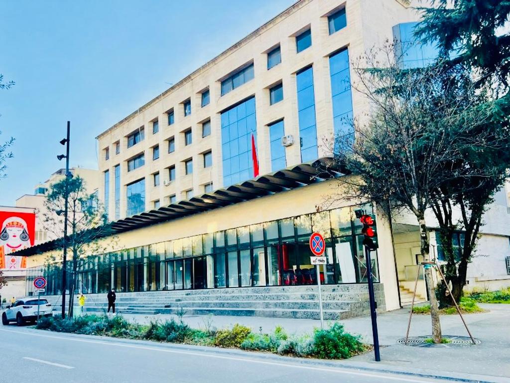 Apartament 2+1+1 Ballkon tek Bulevardi Zogu i 1! 660 € /Muaj