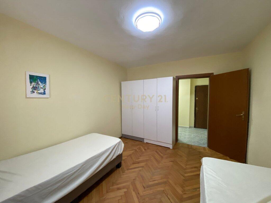 JEPET APARTAMENT 2+1 ME QIRA NE QENDER TE DURRESIT!