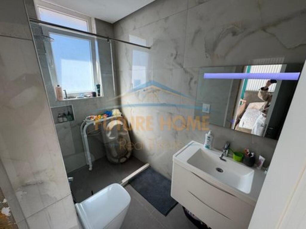 Shitet, Apartament 2+1+2, Komuna e Parisit
