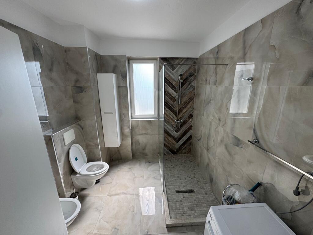 Qira , Apartament modern 3+1, Ish Ekspozita!
