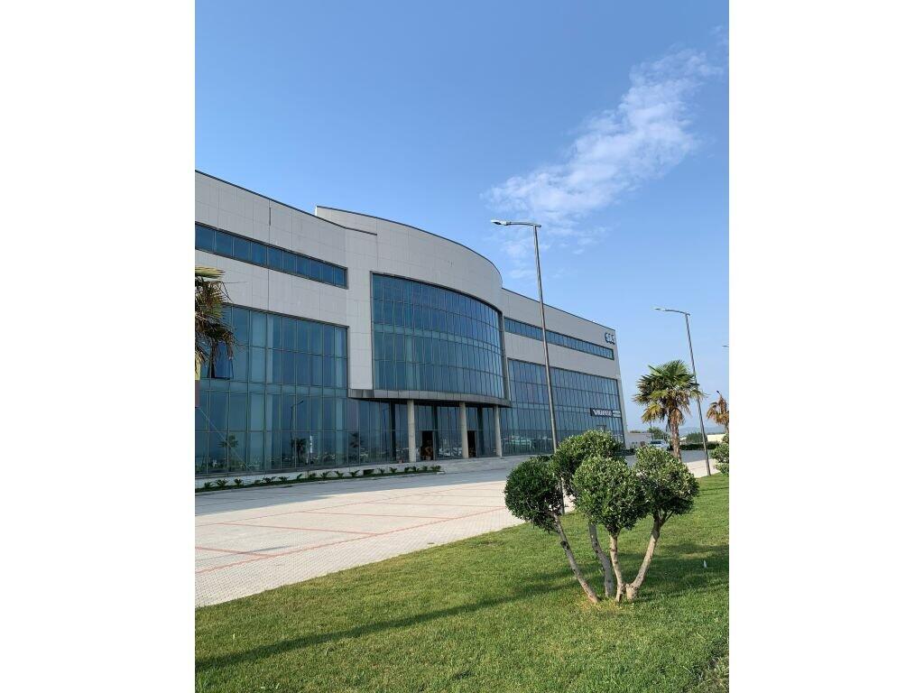 JEPET ME QIRA AMBIENT KOMERCIAL BUZË AUTOSTRADE!