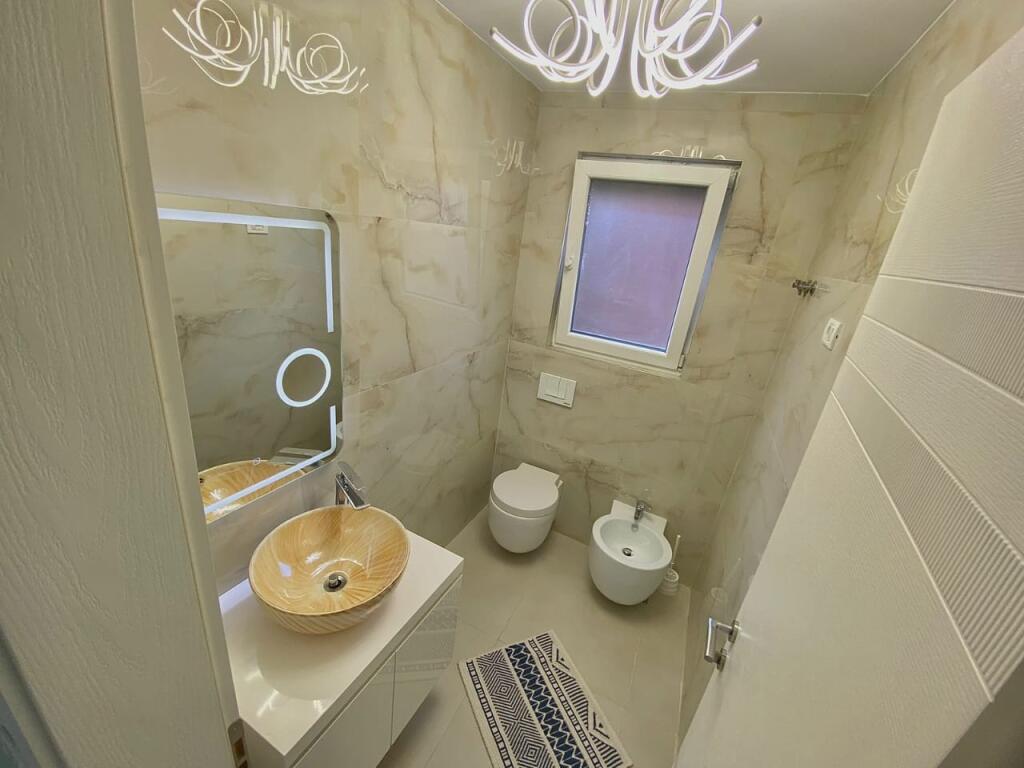 Jepet me qera apartament 3+1+Aneks+Ballkon