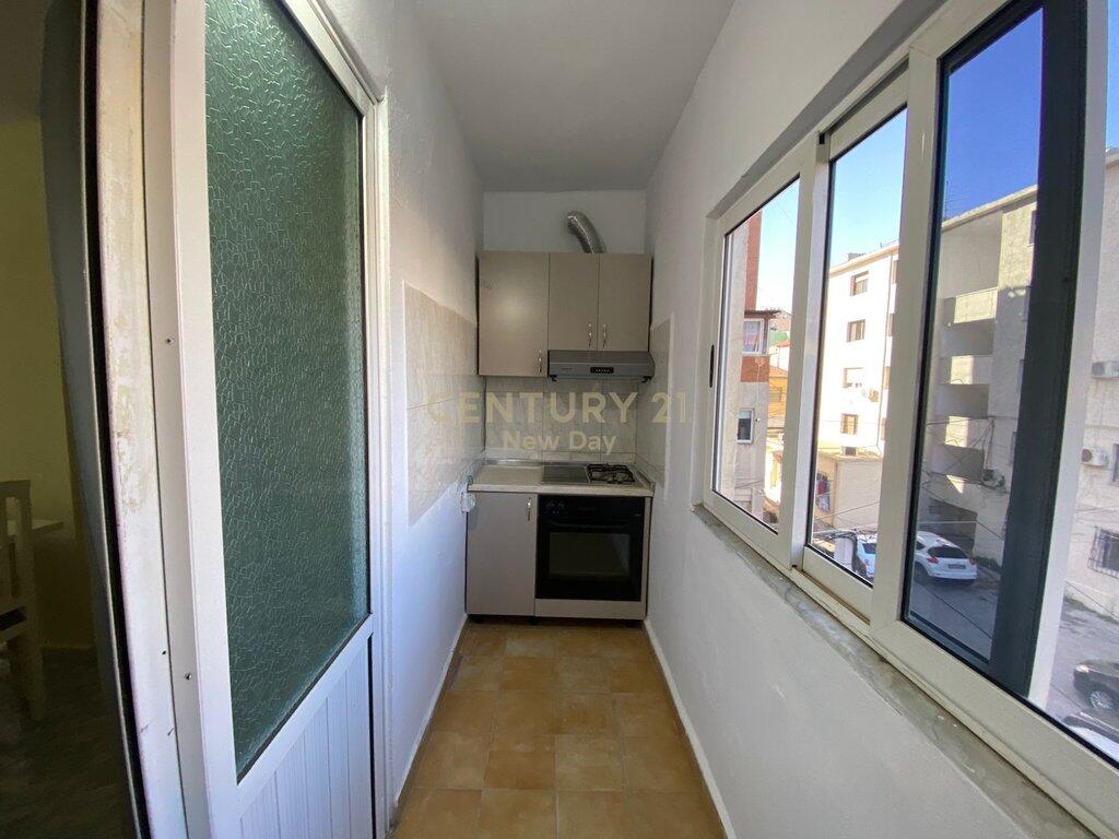 JEPET APARTAMENT 2+1 ME QIRA NE QENDER TE DURRESIT!
