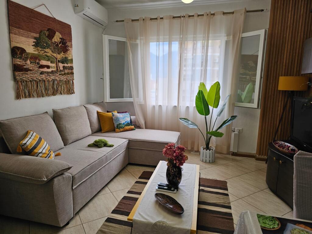 Stacioni i Trenit,jepet me qira apartament 1+1! 600 Euro