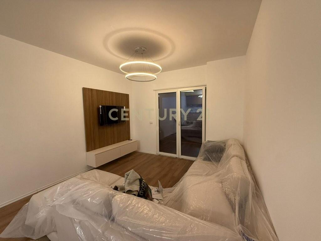 Jepet me qira apartament 2+1+2+ Parkim te Kodra e Diellit