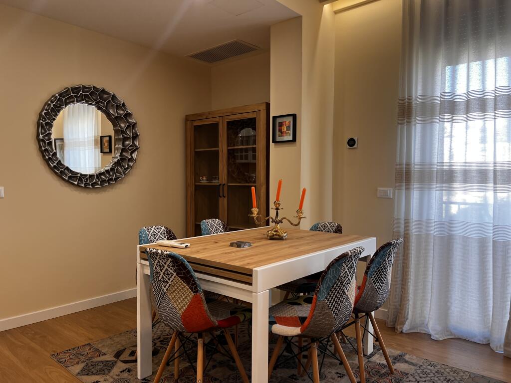 Apartament 2+1+2 me qira te Shkolla e Kuqe!