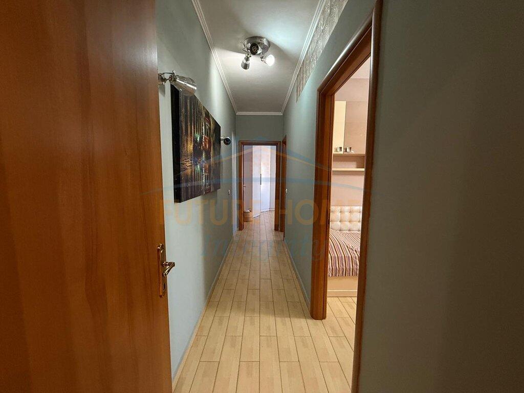 Shitet Apartament 2+1, Pazar i Ri