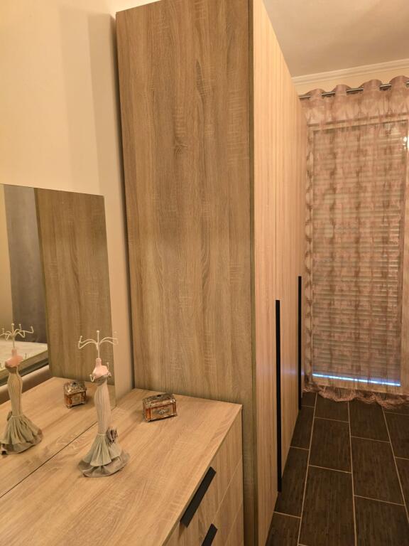 Jepet me qera apartament 3+1 te Bulevardi "Bajtam Curri",buze Lanes.