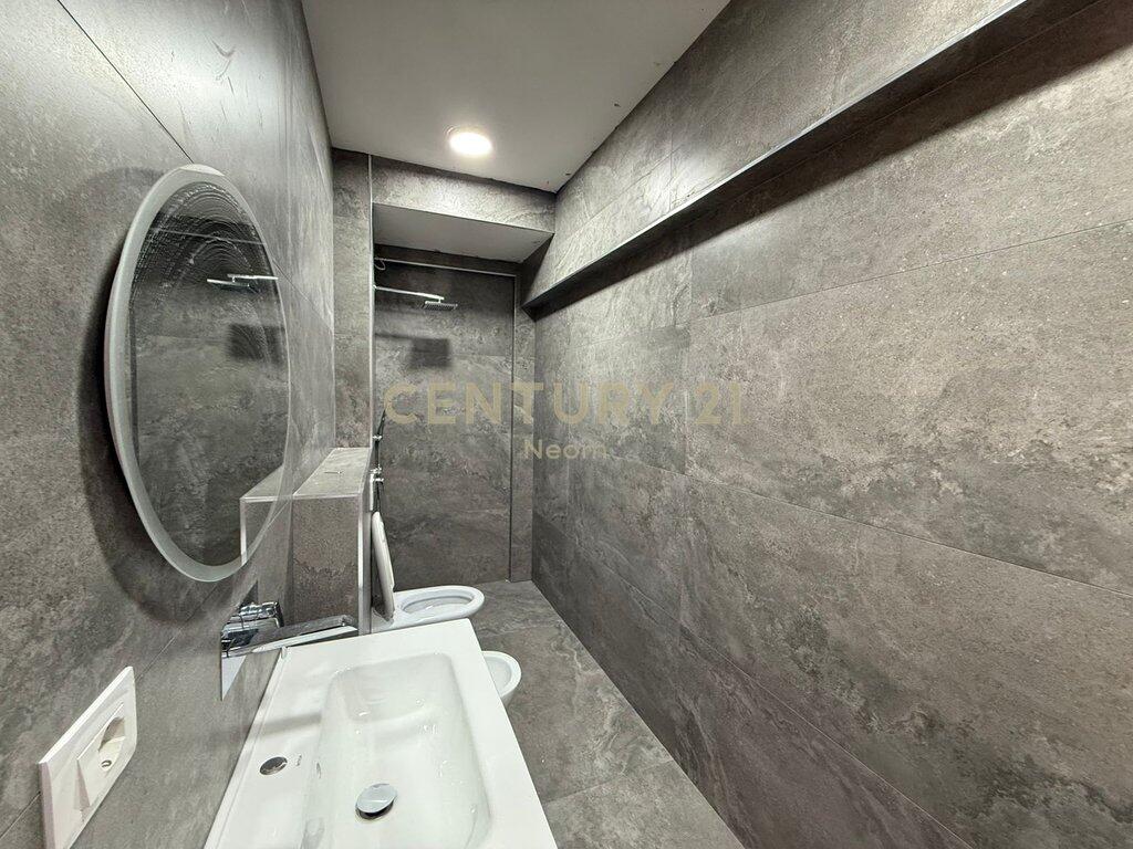 Jepet me qira apartament 2+1+2+ Parkim te Kodra e Diellit 900 € /Muaj