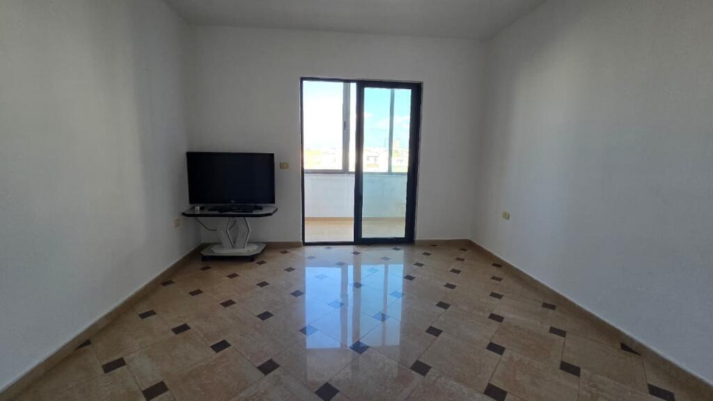 me qira apartament (2+1) spacioz , Rr.Frang Bardhi