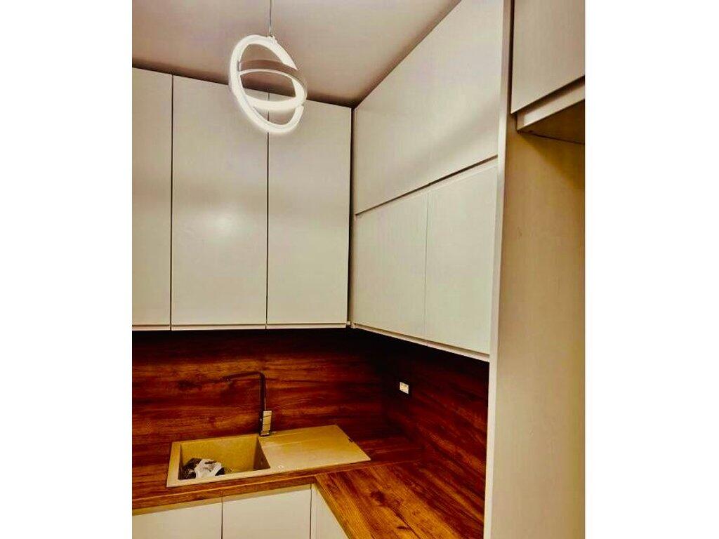 Apartament 2+1+1 Ballkon tek Bulevardi Zogu i 1! 660 € /Muaj