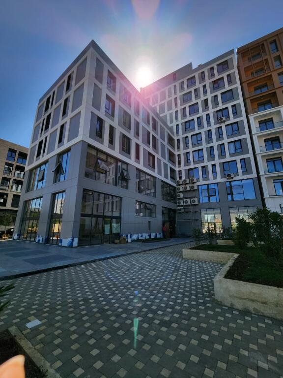 APARTAMENT 3+1 PER SHITJE PRANE BULEVARDIT TE RI