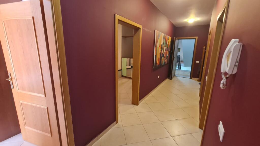 Apartament Me qira 2+1 Te Rr. Kavajes pranë Kishës Katolike