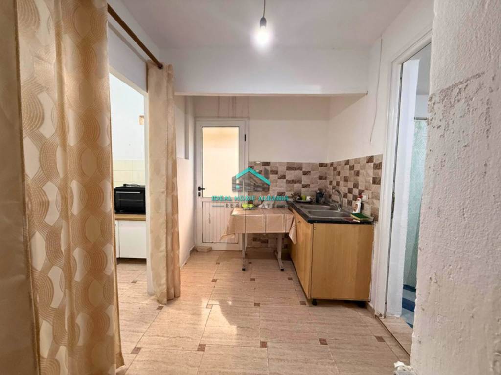 Shtëpi Private 1+1 me Qira – Vlorë 📍 Pranë Banka Tirana