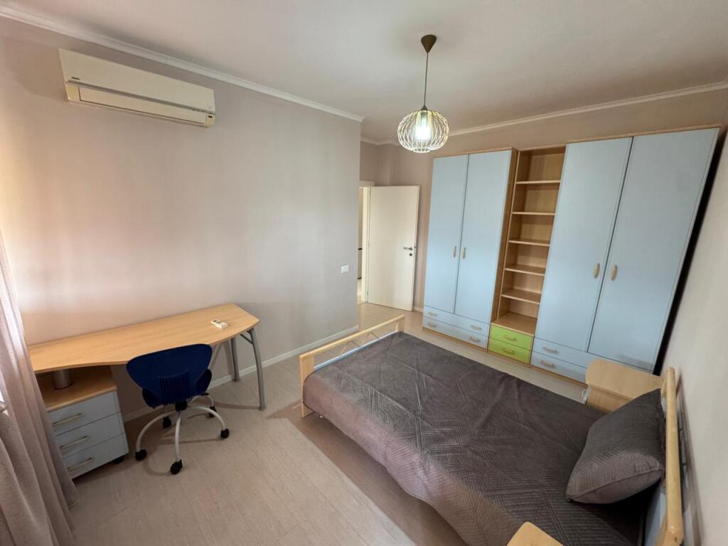 Jepet apartament 3+1+2 me qira te Ish Ekspozita
