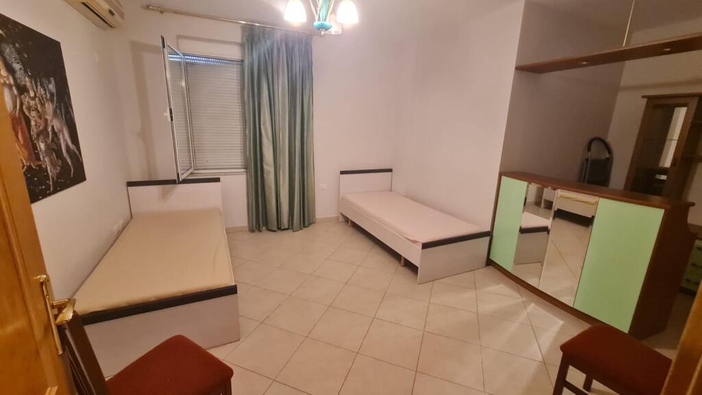 2+1,te rruge e kavajes te kisha katolike,cmimi 750 euro